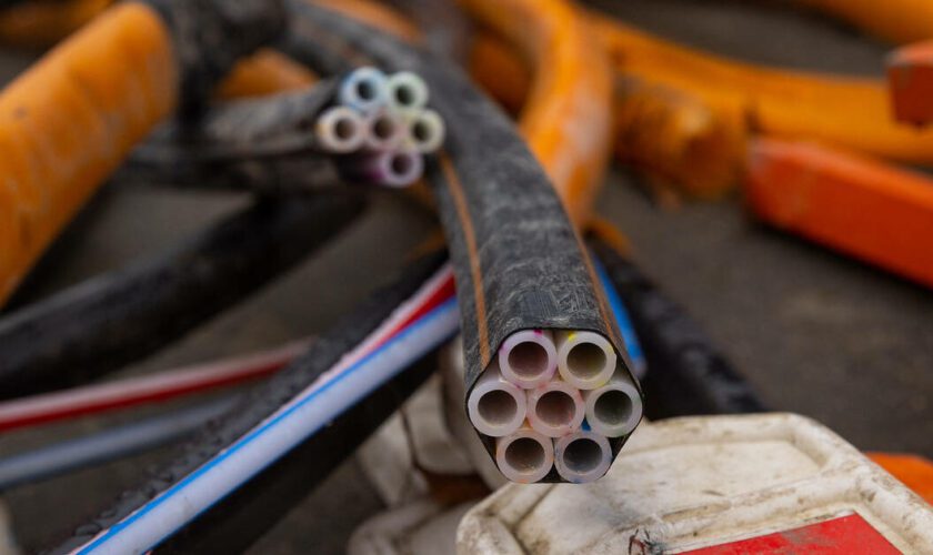 Des réseaux de fibres optiques sabotés dans six départements