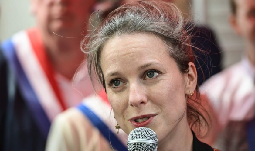 Nouveau gouvernement : Lucie Castets (NFP) revoit sa copie sur le RN, le camp Macron défend sa "coalition"