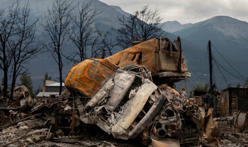 L’incendie de la ville de Jasper laisse la presse canadienne “à court de mots”