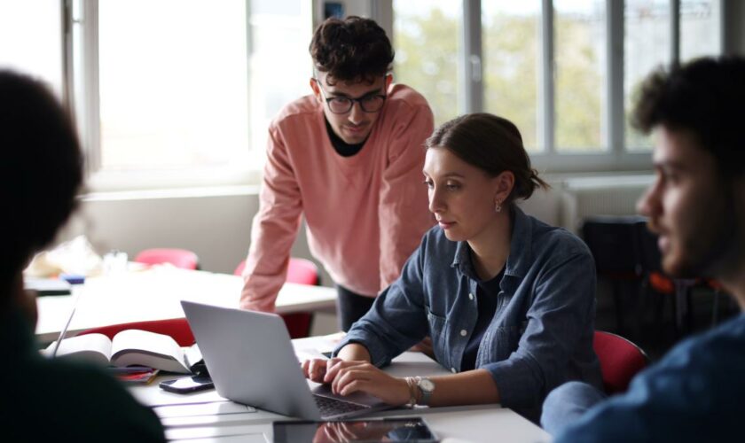 Nur noch ChatGPT bei Hausarbeiten? Die überraschende Antwort der Studenten