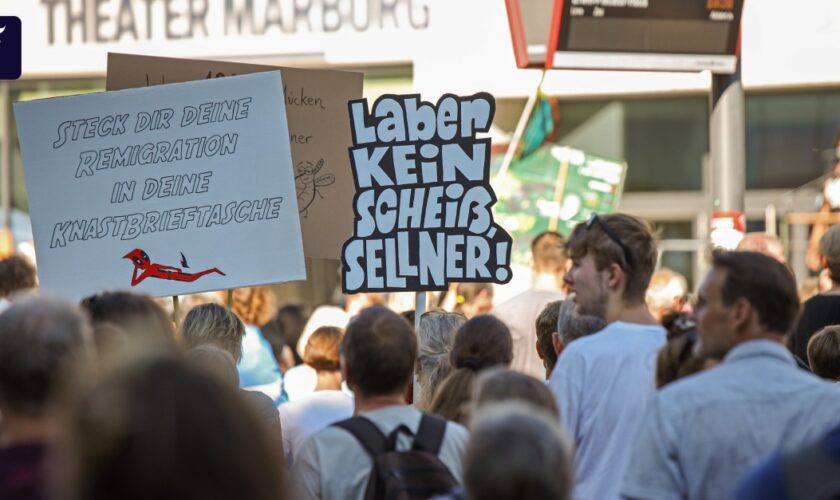 Demo in Marburg: Tausende protestieren gegen Rechtsextremisten Sellner