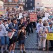 Identitäre Bewegung: Tausende protestieren gegen Rechtsextremist Martin Sellner