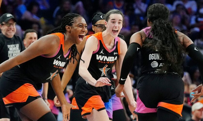 Caitlin Clark sign catches attention of US women's basketball stars before Japan beatdown