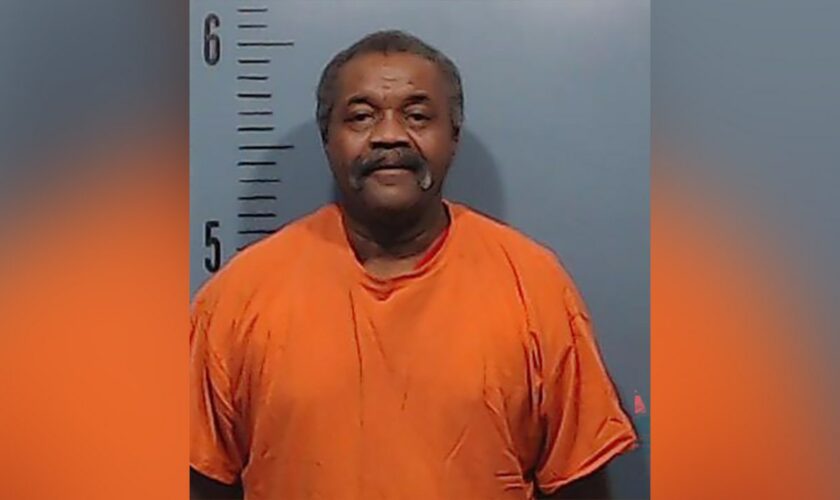 Texas man arrested in 1982 cold case murders of mother, young daughter dies before trial