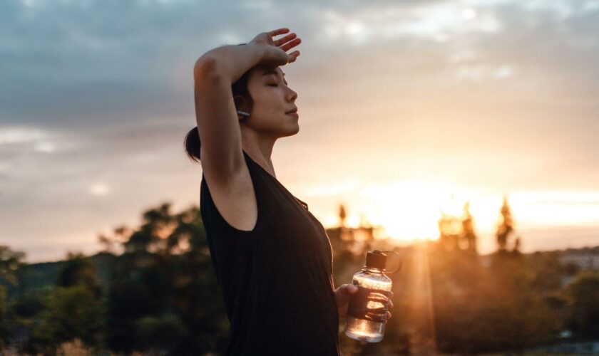 Pendant la canicule pour continuer à faire du sport, mieux vaut respecter les bons gestes de cette médecin