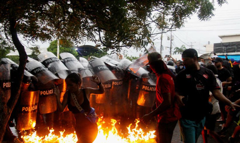 Au Venezuela, des statues d’Hugo Chávez détruites pour contester la réélection de Maduro