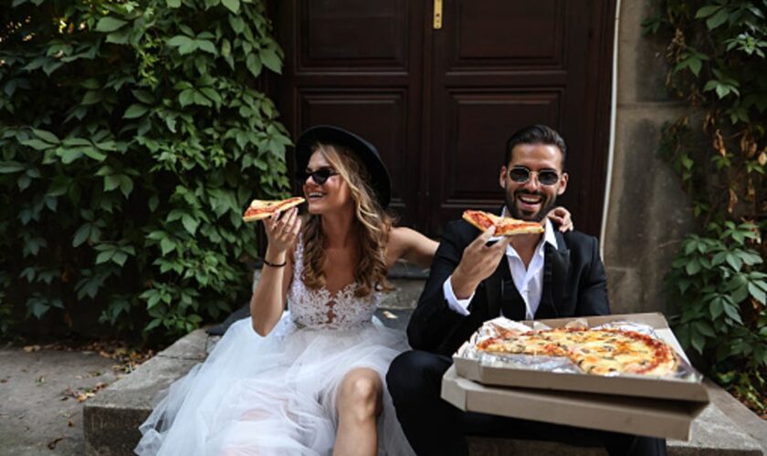 Wedding guests order pizza and wings when food supply runs out