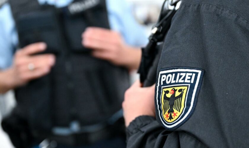 Betrunkener bedroht Frauen im Zug mit Cuttermesser