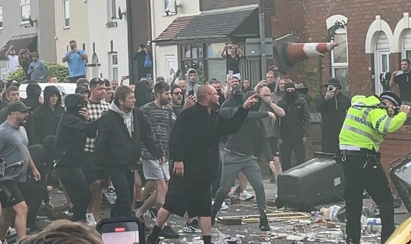 Southport: Rechtsextreme randalieren nach Messerangriff auf "Swiftie"-Tanzkurs