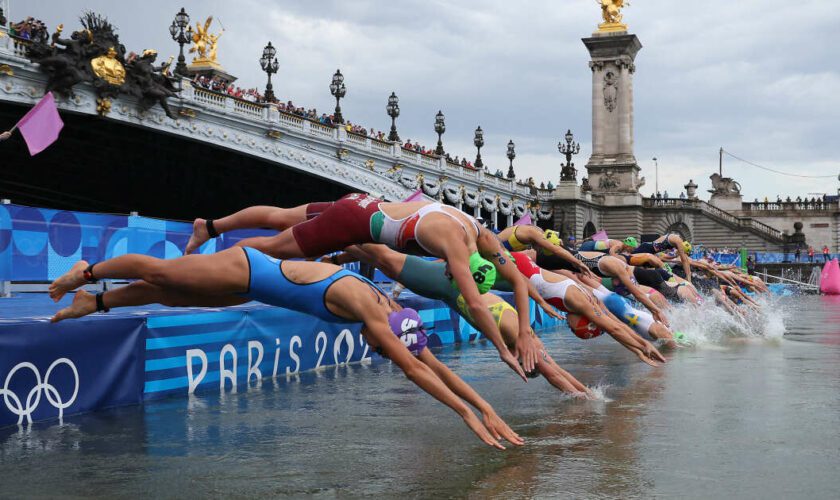 Les triathlètes plongent dans la Seine, épilogue d’une “situation ridicule”