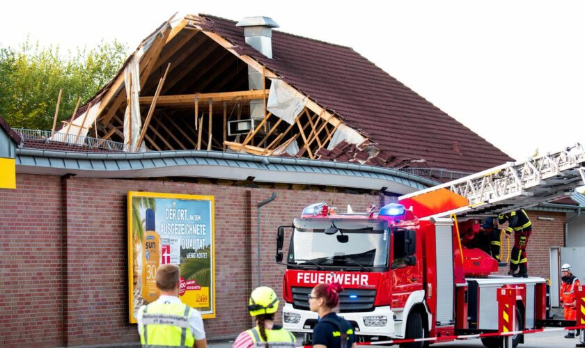 Schleswig-Holstein: Supermarktdacheinsturz in Ratzeburg – so suchten Rettungskräfte nach Verletzen