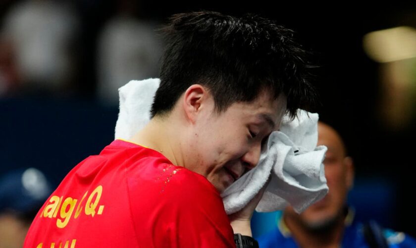 Photographer breaks Chinese table tennis star’s paddle to spark major Olympic upset