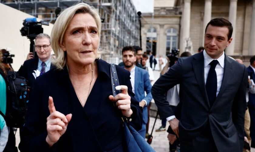 À l’Assemblée, Marine Le Pen durcit son opposition contre le NFP