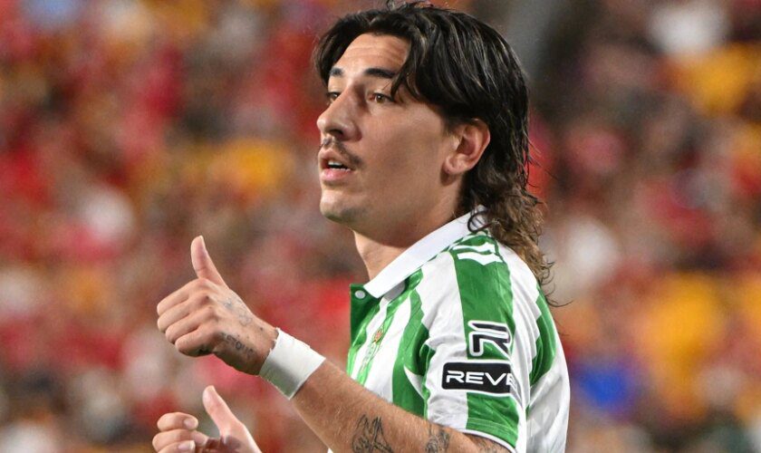 Bellerín: «La Conference League es una prioridad para nosotros»