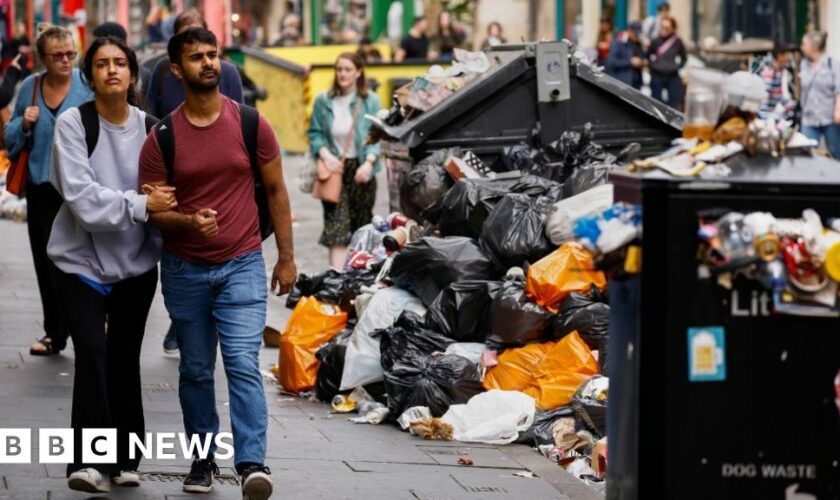 Bin collectors confirm Edinburgh Festival strike