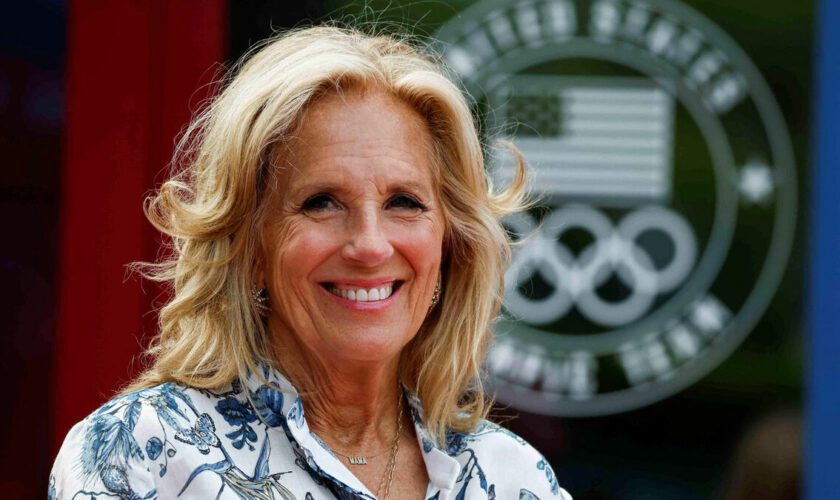 « Ça n’arrive pas tous les jours » : à Orly, Jill Biden débarque avec les vacanciers et les athlètes pour les JO