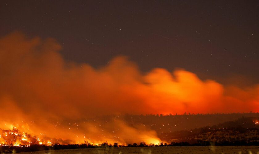 Californie : un violent incendie ravage près 300 km2 en 24 heures, des milliers de personnes évacuées