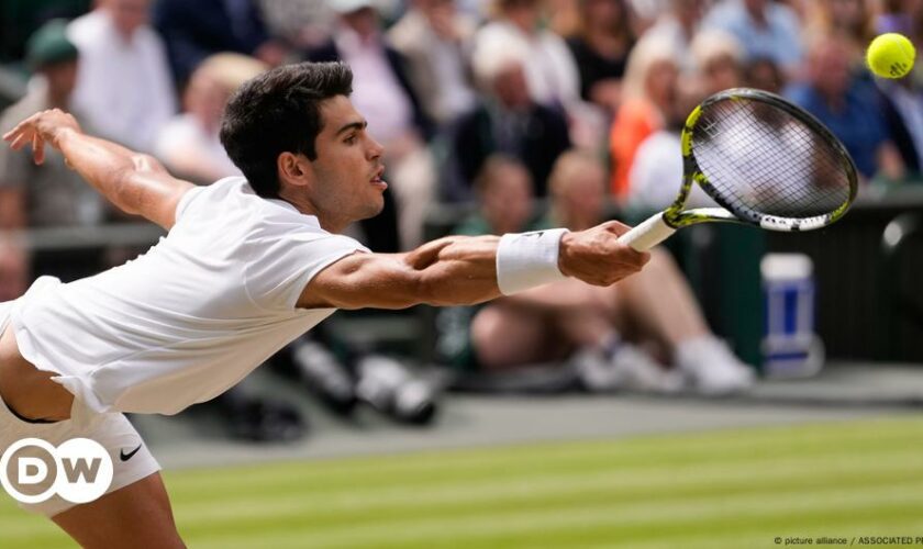 Carlos Alcaraz schlägt Novak Djokovic im Wimbledon-Finale