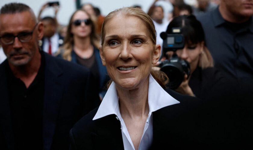 Cérémonie d’ouverture des JO : la présence de Céline Dion serait « une formidable nouvelle », sourit Macron