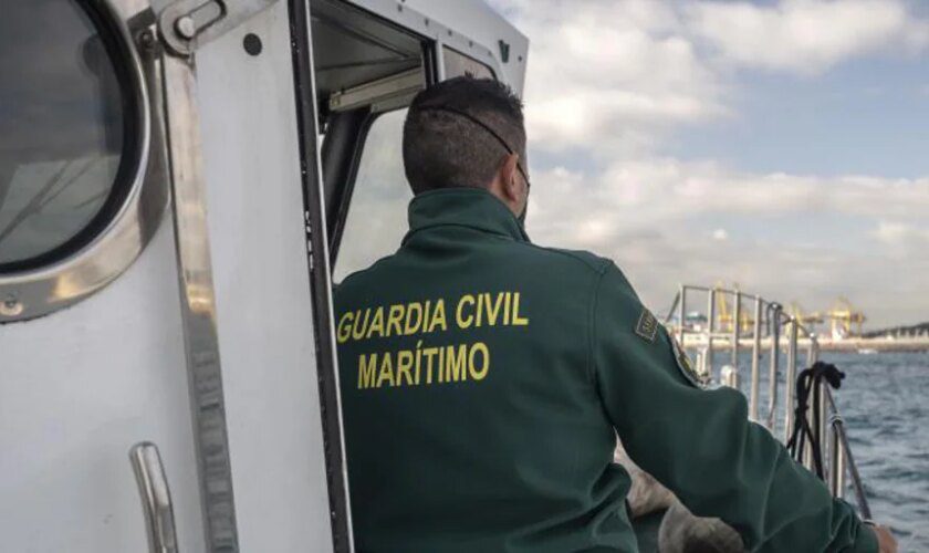 Cuatro heridos tras el incendio de un barco en la costa de Tarragona