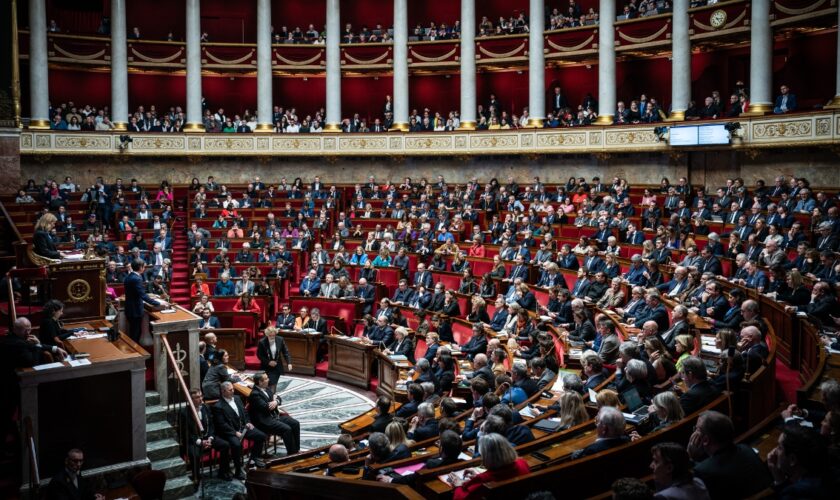 Depuis quand le clivage politique gauche-droite existe-t-il en France?