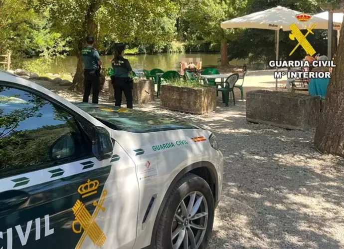 Detenido un hombre en Burgos por desnudarse delante de unas niñas junto a un río e invitarlas a bañarse con él