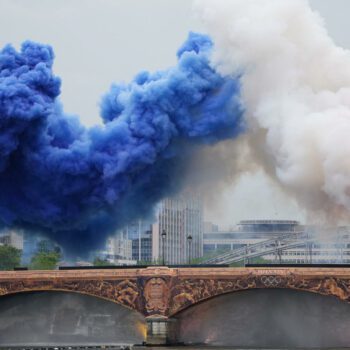 EN DIRECT - La cérémonie d’ouverture des JO de Paris 2024 vue depuis le pont Alexandre III