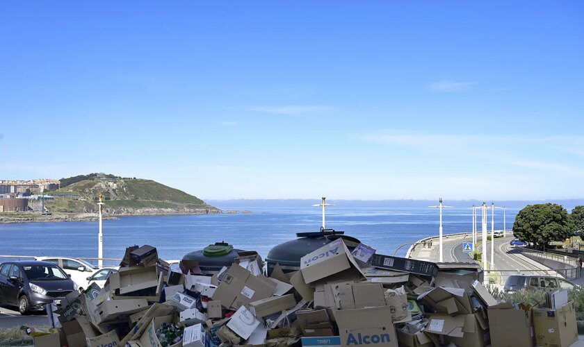 El Ayuntamiento de La Coruña declara la emergencia sanitaria tras casi un mes de huelga en la recogida de basura