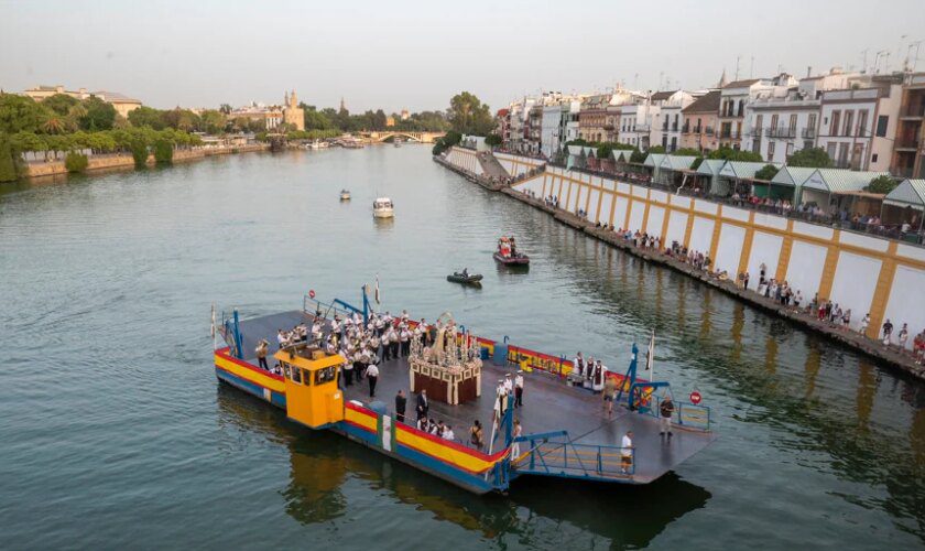 El Carmen del Puente, el preludio de los días de Santa Ana en Triana