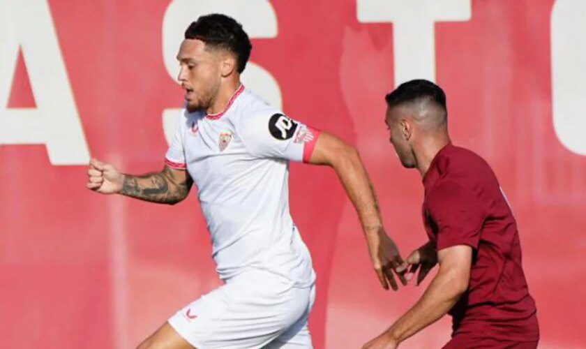 El Sevilla vence al filial con gol de Isaac mientras reconfigura su pretemporada (1-0)