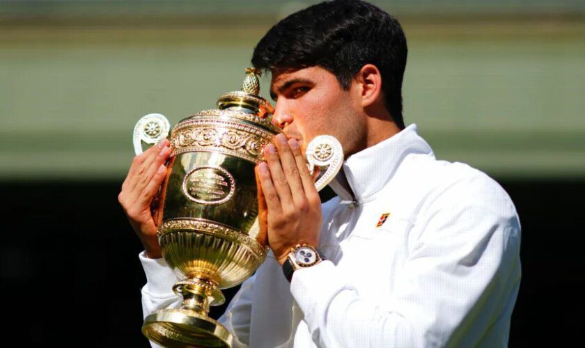 El exclusivo Rolex con el que Carlos Alcaraz alzó el trofeo de Wimbledon vale más de 100.000 euros