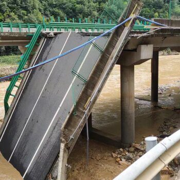 El hundimiento de un puente en China deja 12 muertos y más de 30 desaparecidos