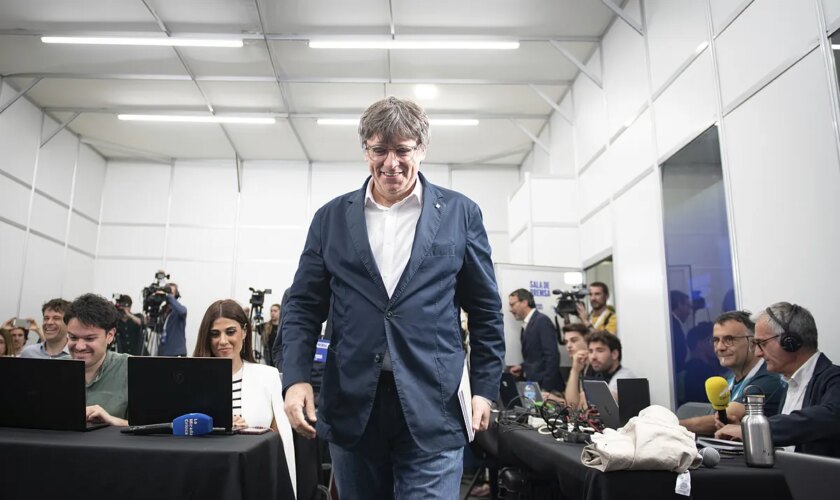 El juez de la trama rusa rechaza aplicar la amnistía a Puigdemont y pide al Supremo que le investigue por traición, malversación y organización criminal