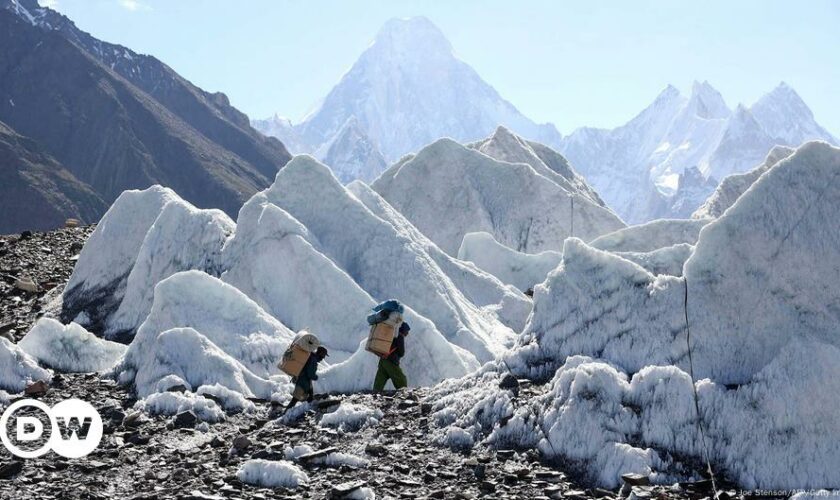 Elite Japanese climbers fall while trying to scale K2