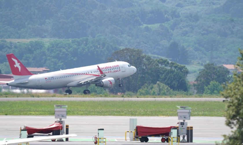 En libertad el joven saharaui que estaba retenido en el aeropuerto de Bilbao