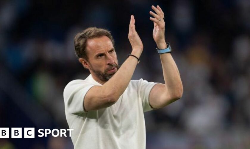 Gareth Southgate applauding the fans after England's win over Slovakia