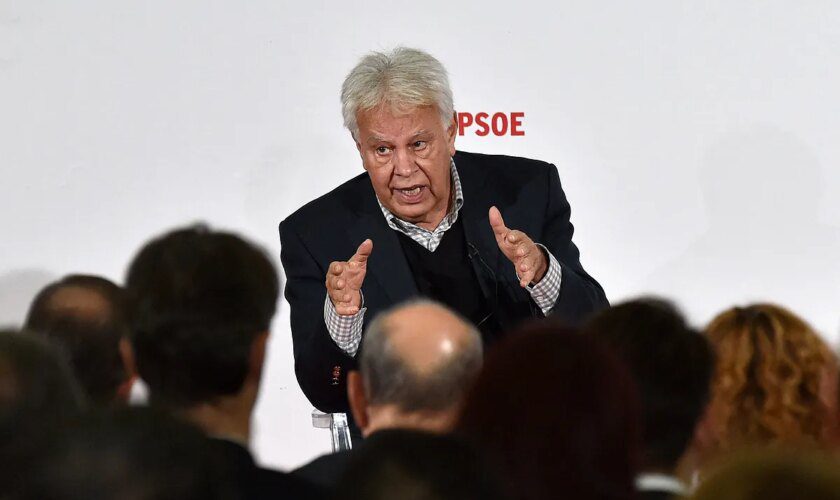 Felipe González se suma a las críticas de los barones del PSOE a la cesión de la soberanía fiscal a Cataluña