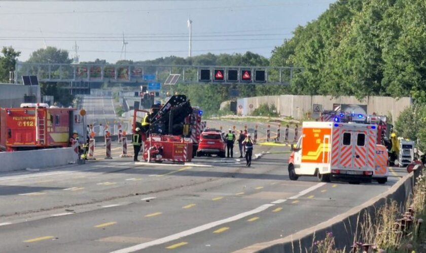 Die A1 war über viele Stunden gesperrt. Foto: M. Neumann/Blaulicht Unna/dpa