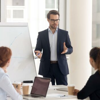 «Ils ont l'impression qu'ils trouveront plus de sens dans leur travail»: ces cadres de grands groupes qui rejoignent des PME