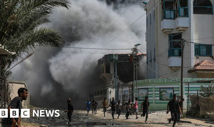 Israeli strike on Gaza school 'kills 30'