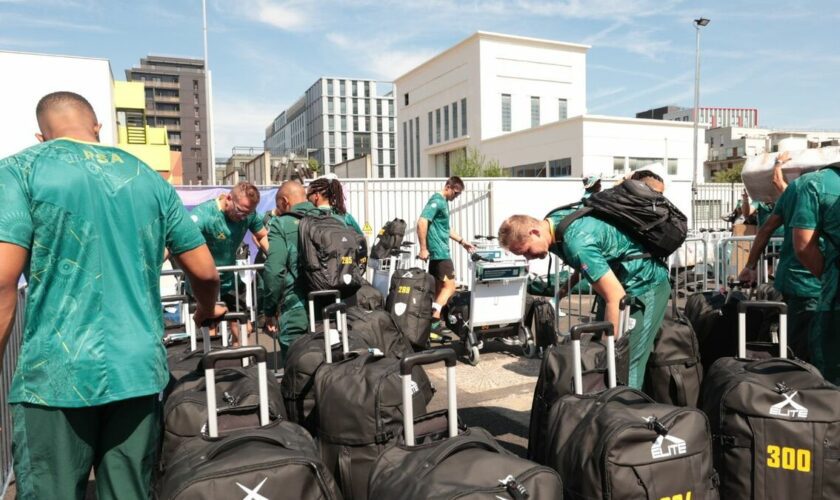 JO 2024 : excités, heureux et fatigués, les premiers athlètes sont arrivés au village olympique