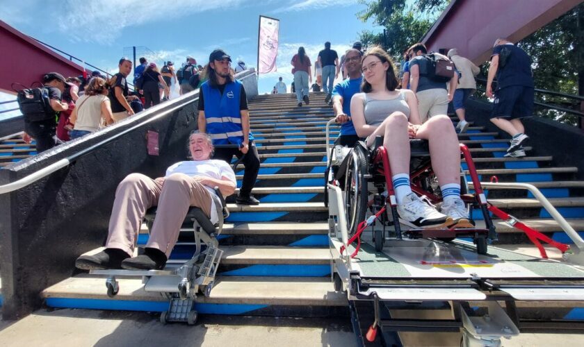 JO Paris 2024 : comment les personnes à mobilité réduite évitent l’épreuve des escaliers du Stade de France