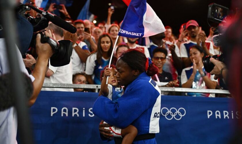 JO Paris 2024 : en vidéo, Clarisse Agbégnénou se console avec le bronze… et sa petite fille