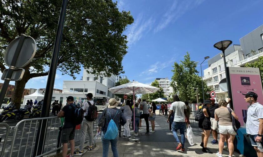 «J’adore l’ambiance» : les riverains du village olympique à Saint-Denis enchantés de la cohabitation avec les athlètes