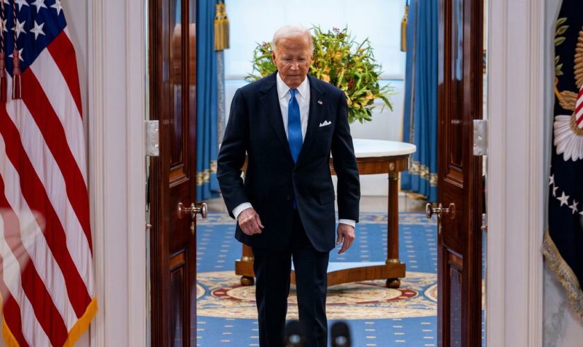 Joe Biden, en quarantaine à cause du Covid, poussé vers la sortie par les démocrates