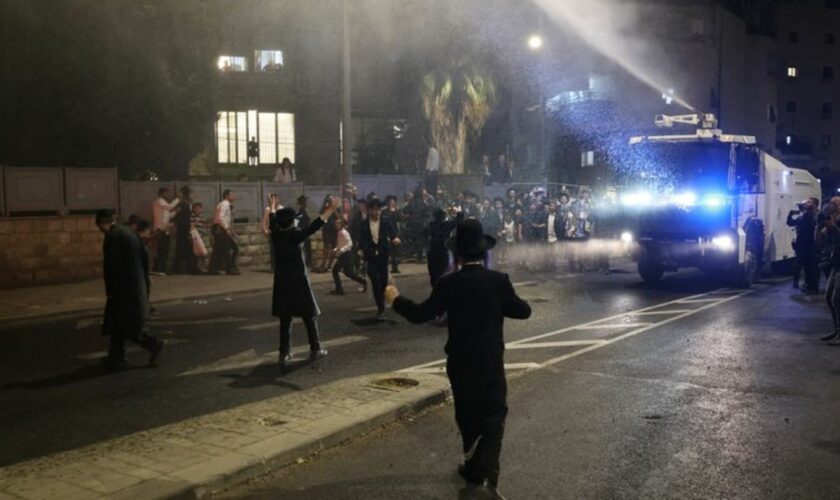 Seit Jahrzehnten gibt es in Israel Streit um die Wehrpflicht für Ultraorthodoxe. Ein Gerichtsurteil löst jetzt wütende Proteste