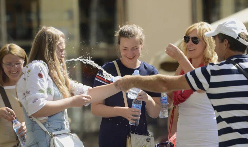 La AEMET alerta de temperaturas extremas y chubascos aislados para la última semana de julio: estas son las zonas más afectadas