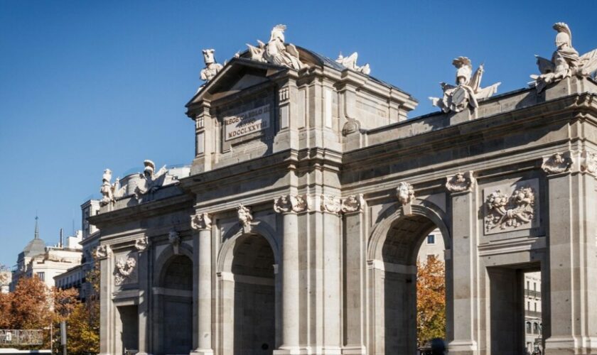 La Puerta de Alcalá, pasarela de lujo para el estreno de la Semana de la Moda de Madrid