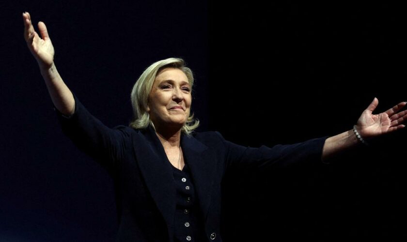 Législatives : comment Marine Le Pen pourrait profiter du chaos politique pour rebondir en vue de 2027