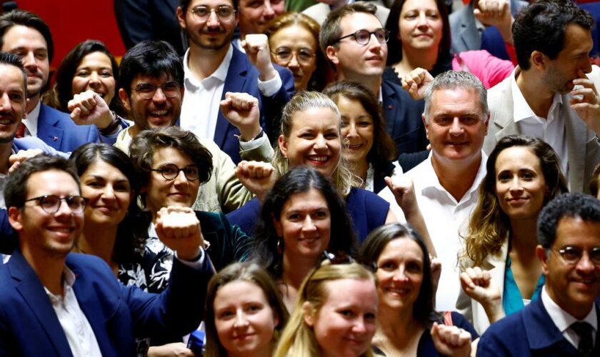 Malgré sa défaite au perchoir, le Nouveau Front populaire s’accroche à Matignon